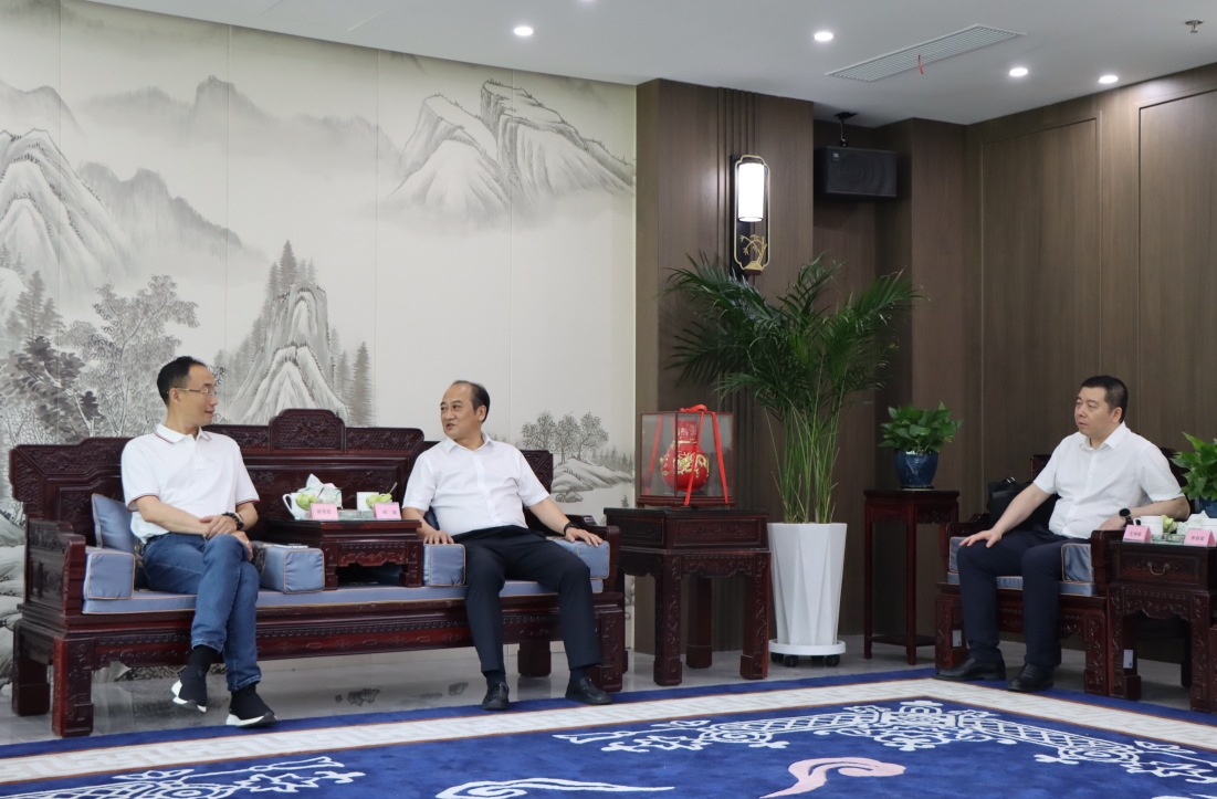 无锡市委政法委副书记郑逸带队莅临我司调研指导