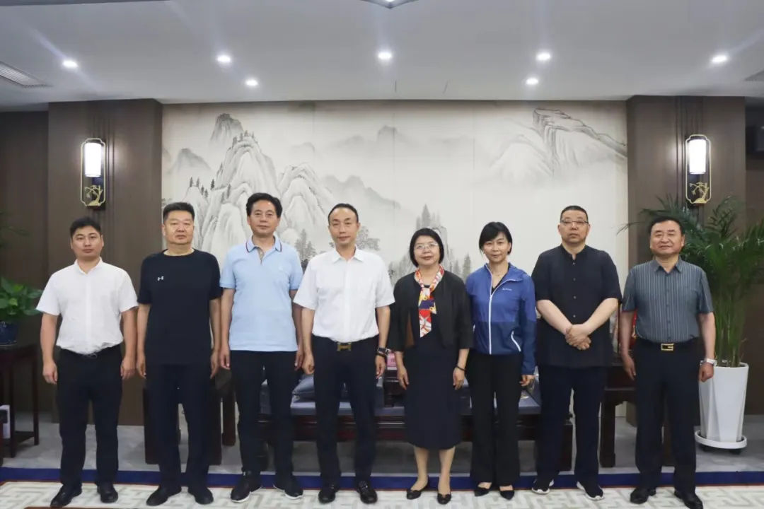 江苏省泰州市委常委、宣传部部长，市政府副市长刘霞等领导莅临公司调研指导